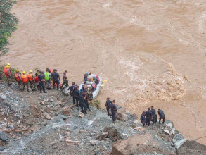 वर्षाको वितण्डा : त्रिशुलीमा दुई बस पहिरोले पुर्दा ६३ जना बेपत्ता, कास्की  पहिरोमा ११ जनाको मृत्यु