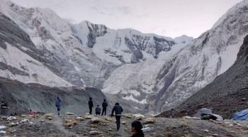 अन्नपूर्ण आधार शिविर : पर्यटकसँगै फोहरको चुनौती