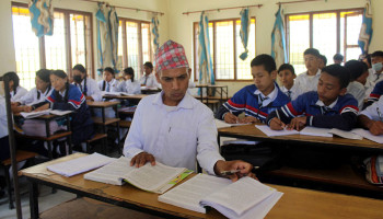 ५१ वर्षमा ९ कक्षा पढिरहेका नवीन भन्छन्- ६२ वर्षमा एमबीबीएस पास गर्छु